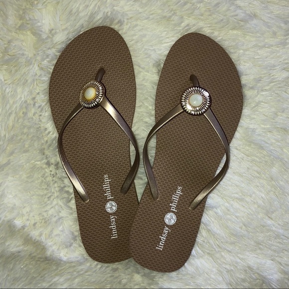 LINDSAY PHILLIPS—TAN SNAP–ON JEWELS FLIP FLOPS!! - Picture 4 of 10